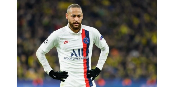 Neymar est enfin de retour au look le plus simple et le plus simple